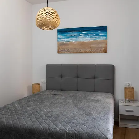 Thon Apartment *
